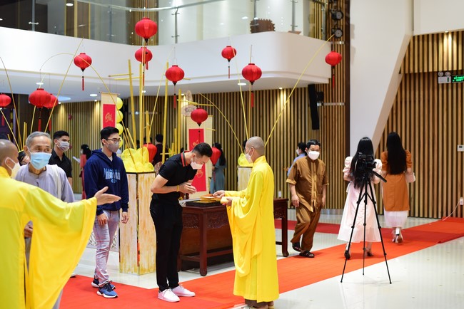 Chùm ảnh mồng một Tết Nhâm Dần